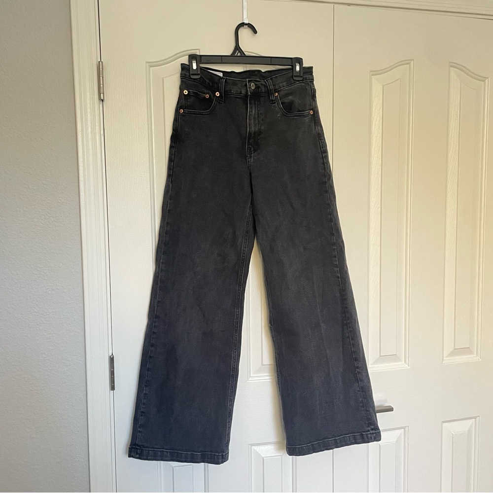 GAP Wide Leg Jeans in Washed Black